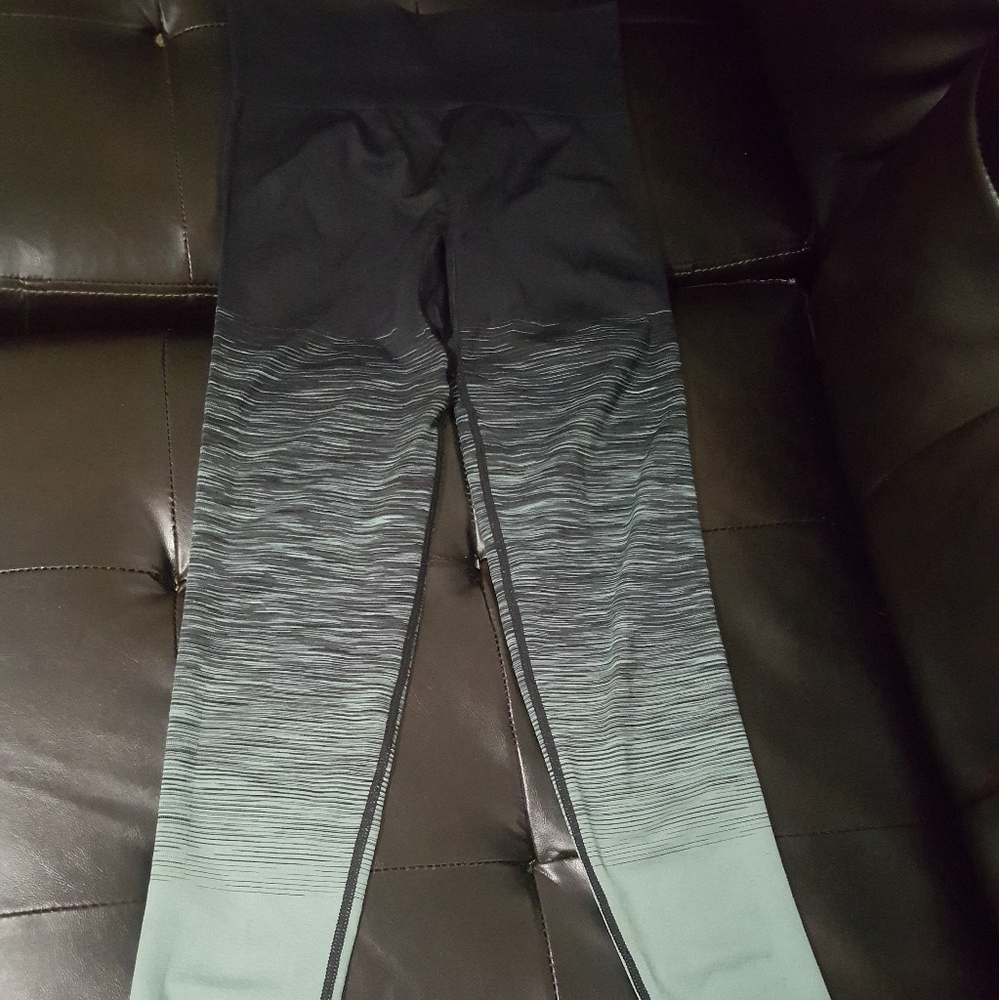 PINK Victoria's Secret Black to Mint Ombre Leggings